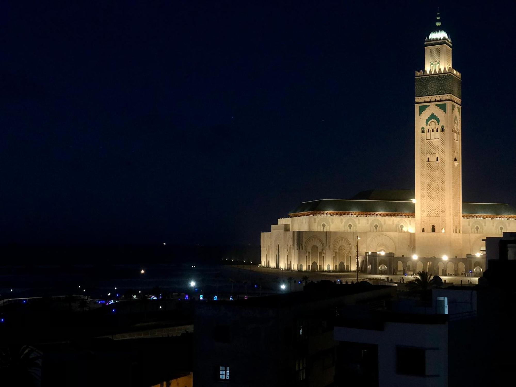 Bel Appartement Avec Une Belle Vue Sur La Grande Mosquee Hassan II Et La Mer Casablanca Exterior photo